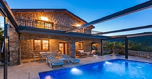 Bu fırsat kaçmaz! Alanya'da denize sıfır satılık triplex villa